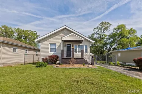 3209 Louisiana Dr, East St Louis, IL 62205
