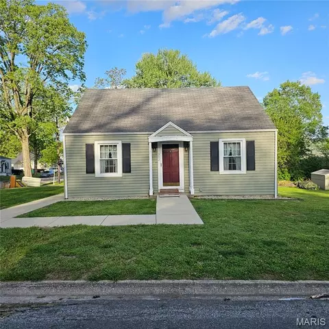 302 S Chamberlin St, Lebanon, IL 62254