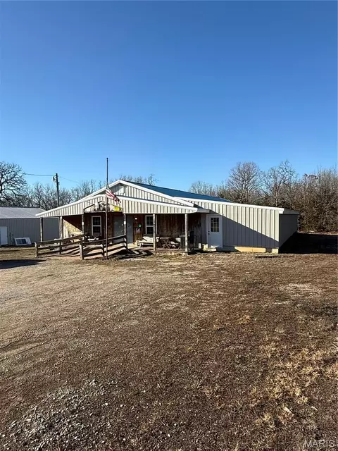 12037 Highway 32, Roby, MO 65557