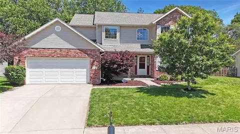 1242 Illini Dr, O'fallon, IL 62269