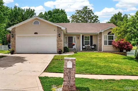 2705 Providence Ridge Dr, Wentzville, MO 63385