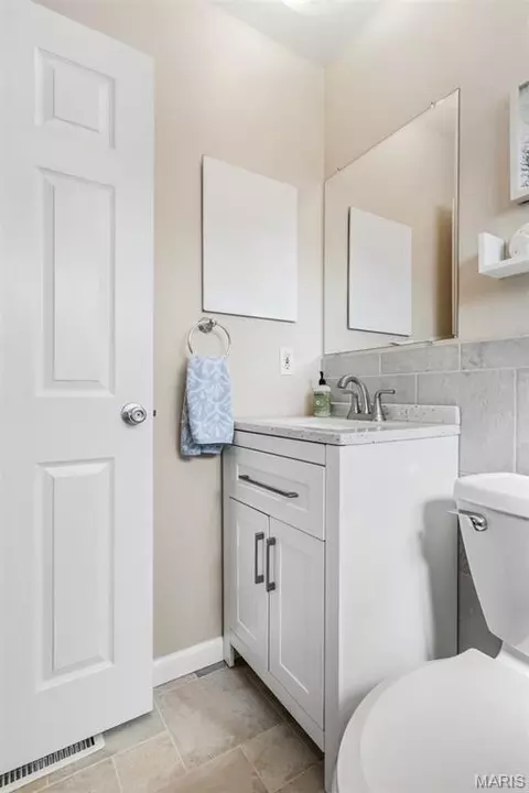 Bath - 1513 Ploma Dr, Ballwin, MO 63021 photo 2 of 4