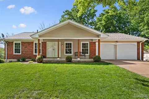 1513 Ploma Dr, Ballwin, MO 63021