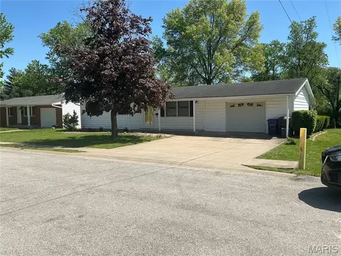 110 Trail Ave, Troy, MO 63379