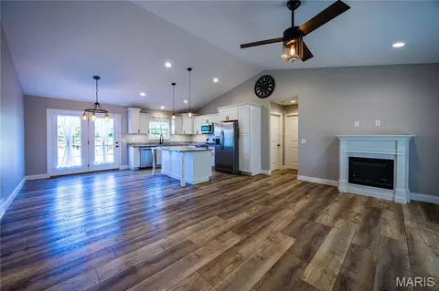 Living - 829 N Lacey St, Jackson, MO 63755 photo 1 of 5
