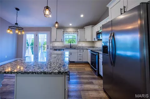 Kitchen - 829 N Lacey St, Jackson, MO 63755 photo 4 of 4