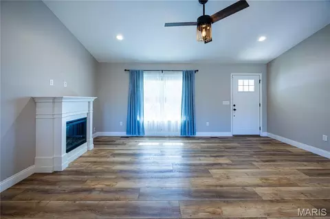 Living - 829 N Lacey St, Jackson, MO 63755 photo 4 of 5