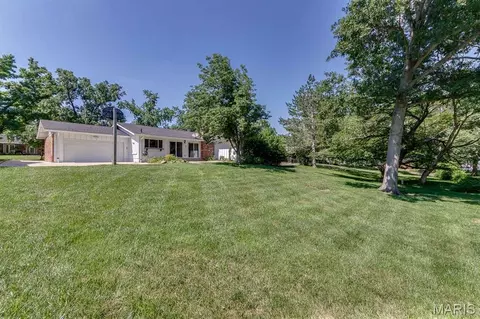 Exterior - 713 Barham Down Dr, Ballwin, MO 63011 photo 7 of 8