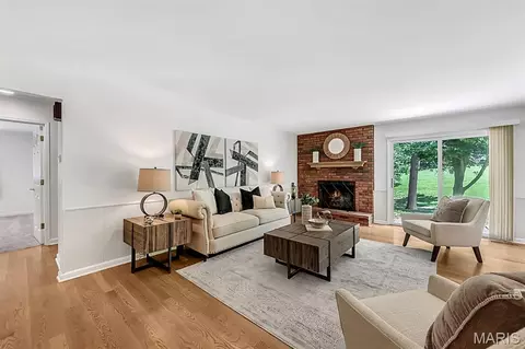 Living - 713 Barham Down Dr, Ballwin, MO 63011 photo 5 of 8