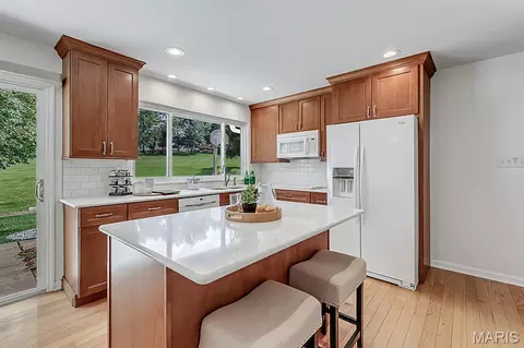 Kitchen - 713 Barham Down Dr, Ballwin, MO 63011 photo 1 of 4