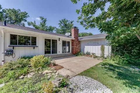 Exterior - 713 Barham Down Dr, Ballwin, MO 63011 photo 3 of 8