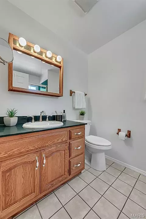 Bath - 713 Barham Down Dr, Ballwin, MO 63011 photo 1 of 2
