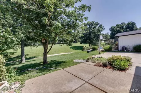 Exterior - 713 Barham Down Dr, Ballwin, MO 63011 photo 6 of 8