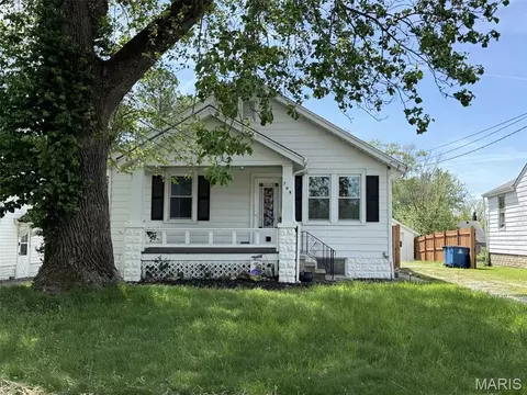 708 Gilbert St, Swansea, IL 62226