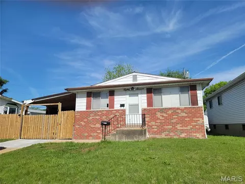 8111 Southpark Ct, Saint Louis, MO 63125