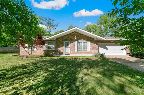 5418 Oakcrest Dr, Imperial, MO 63052