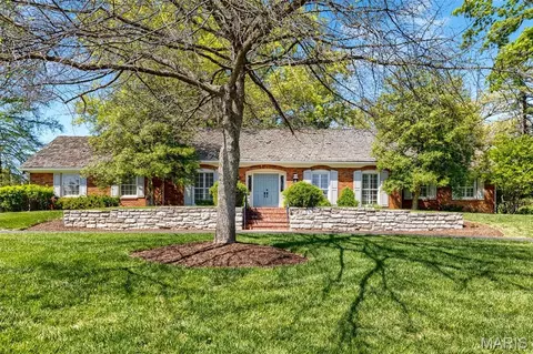 11101 Hermitage Hill Rd, Frontenac, MO 63131