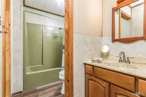 Bath - 33 Pawnee Dr, Sullivan, MO 63080 photo 2 of 2
