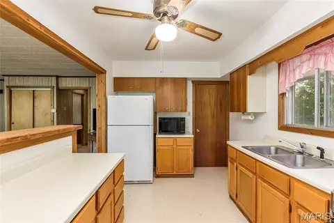 Kitchen - 33 Pawnee Dr, Sullivan, MO 63080 photo 1 of 2