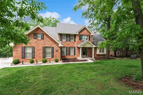 9833 Eagle Hill Ln, Sunset Hills, MO 63127