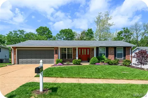 5639 Chalet Manor Ct, Oakville, MO 63129