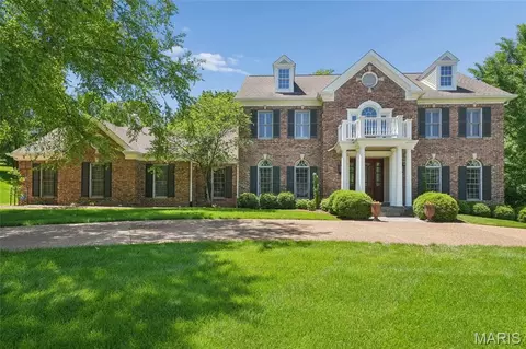 111 Worthington Oaks Dr, Creve Coeur, MO 63141