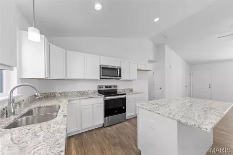 Kitchen - 1007 Samwise St, Wright City, MO 63390 photo 2 of 3