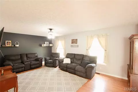 Living - 5294 Farrell Rd, Gerald, MO 63037 photo 2 of 5