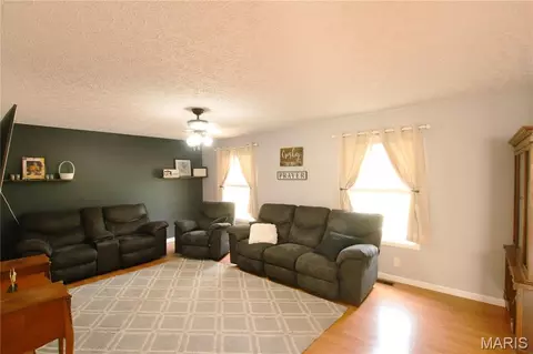 Living - 5294 Farrell Rd, Gerald, MO 63037 photo 3 of 5