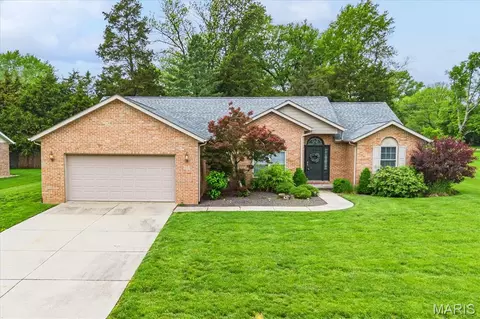 432 Meadowlark Ln, Belleville, IL 62220