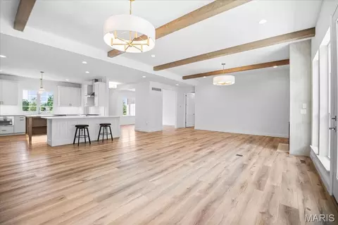 Living - 477 Parkview Ln, Eureka, MO 63025 photo 4 of 6