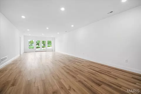 Living - 477 Parkview Ln, Eureka, MO 63025 photo 6 of 6