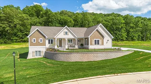 Exterior - 477 Parkview Ln, Eureka, MO 63025 photo 1 of 3