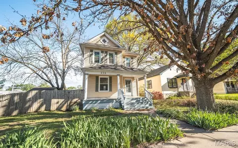 238 Houston St, Saint Charles, MO 63301