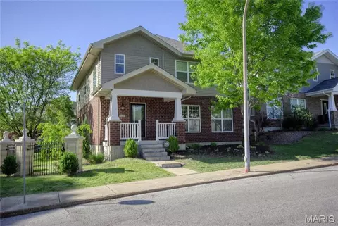 7221 Field Ave, Saint Louis, MO 63116