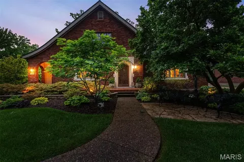 624 Locksley Pl, Webster Groves, MO 63119