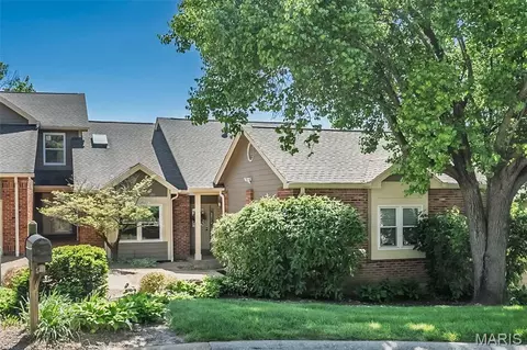 14316 Willow Spring Hill Dr, Chesterfield, MO 63017