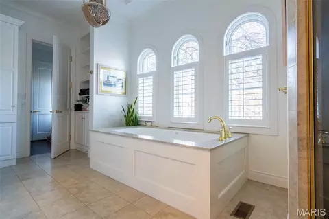 Bath - 7744 Pershing Ave, Clayton, MO 63105 photo 2 of 5