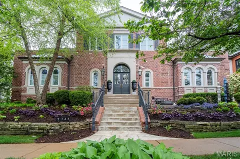 7744 Pershing Ave, Clayton, MO 63105