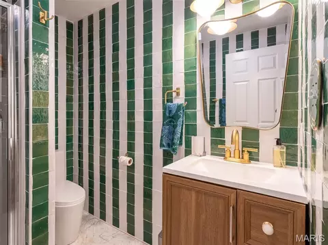Bath - 7744 Pershing Ave, Clayton, MO 63105 photo 4 of 5