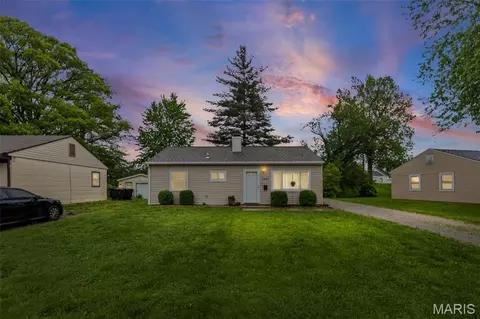 3805 Little Flower Ln, Belleville, IL 62226