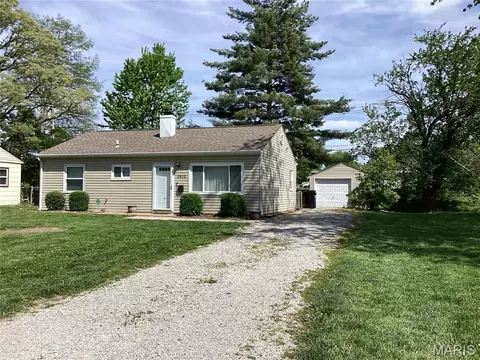 3805 Little Flower Ln, Belleville, IL 62226