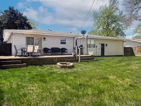 Exterior - 1043 Edgewood St, Springfield, MO 65807 photo 4 of 10