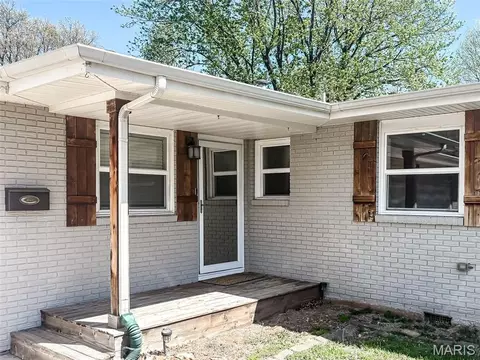 Exterior - 1043 Edgewood St, Springfield, MO 65807 photo 3 of 10