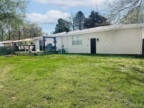 Exterior - 1043 Edgewood St, Springfield, MO 65807 photo 9 of 10