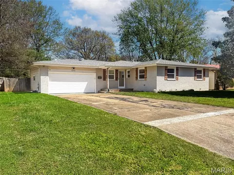 1043 Edgewood St, Springfield, MO 65807