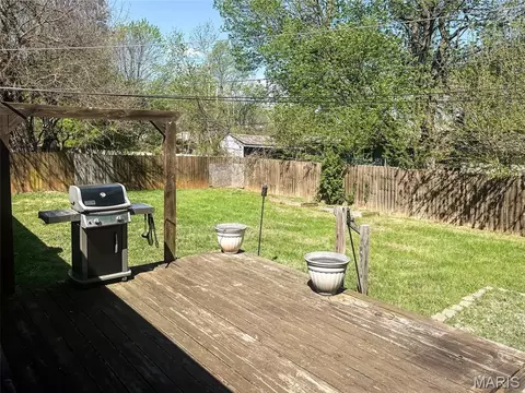 Exterior - 1043 Edgewood St, Springfield, MO 65807 photo 7 of 10