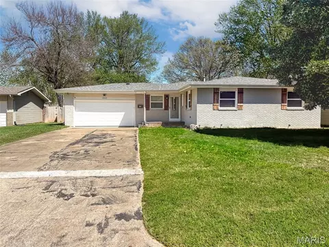 Exterior - 1043 Edgewood St, Springfield, MO 65807 photo 2 of 10
