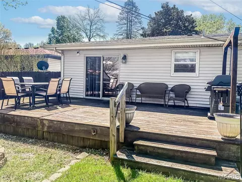 Exterior - 1043 Edgewood St, Springfield, MO 65807 photo 5 of 10