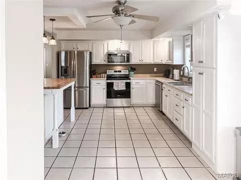 Kitchen - 1043 Edgewood St, Springfield, MO 65807 photo 1 of 6